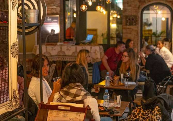 Njoftime Pune per Kamarier/e, Sanitare ne Tirane