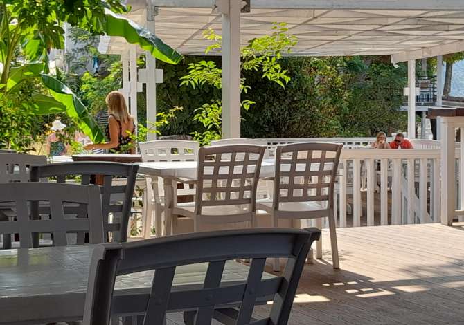 Offerte di lavoro a Himara, Profession  Kuzhiner/e, Ndihmes ne kuzhine, Zgarist, Kamarier/e , Con esperienza, Pagamento 3,500  Euro.