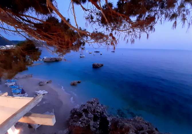 Offerte di lavoro a Himara, Profession  Kuzhiner/e, Ndihmes ne kuzhine, Zgarist, Kamarier/e , Con esperienza, Pagamento 3,500  Euro.