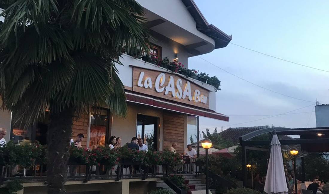 Offerte di lavoro a Tirana, Profession Kamarier/e , Nessuna esperienza, Pagamento Trattabile.