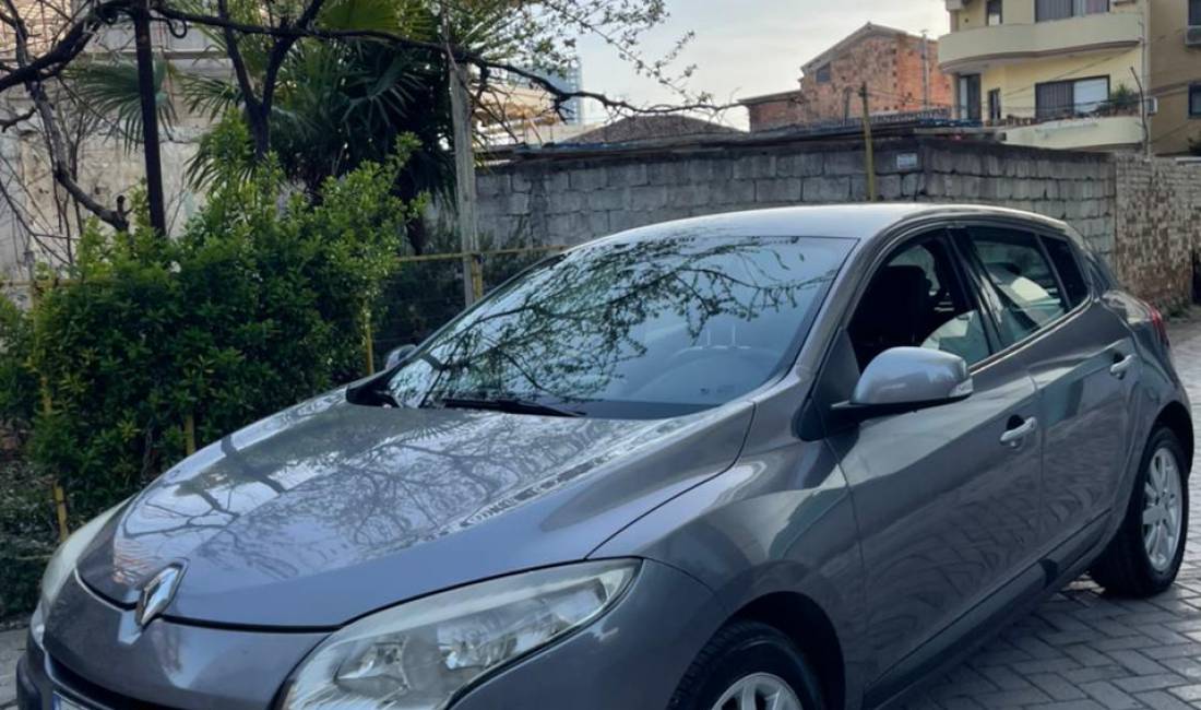 Auto in Vendita a Tirana, Renault, 2009 Diesel,Kambio Manual Pagamento 3,600  Euro.
