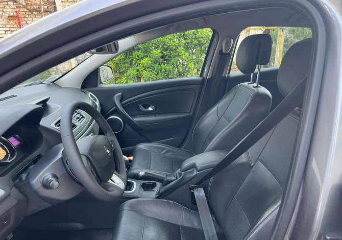 Auto in Vendita a Tirana, Renault, 2009 Diesel,Kambio Manual Pagamento 3,600  Euro.