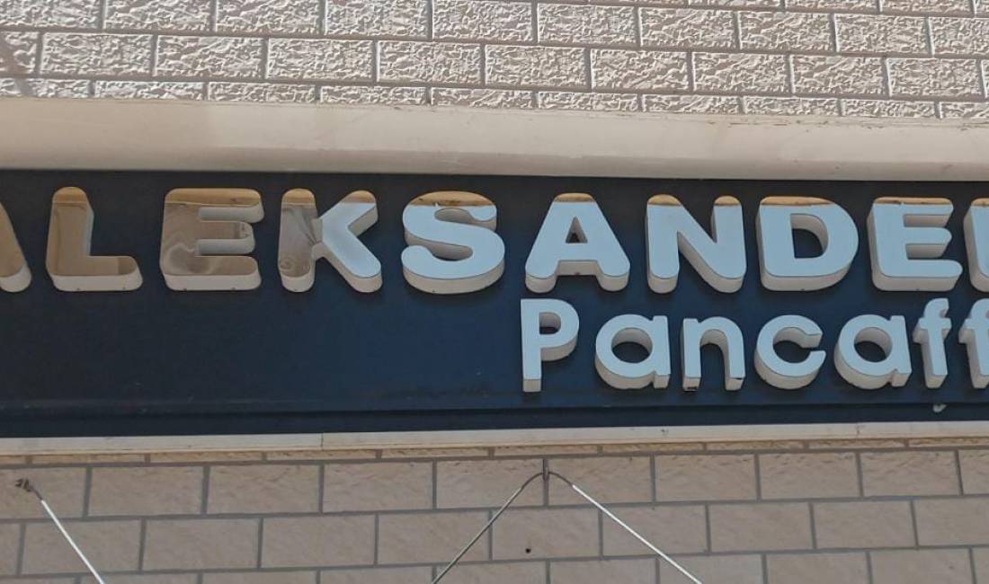 Offerte di lavoro a Tirana, Profession Kamarier/e ,Banakier/e, Sanitare, Shitese buke  , Esperto/Professionista, Pagamento 40,000  Leke.