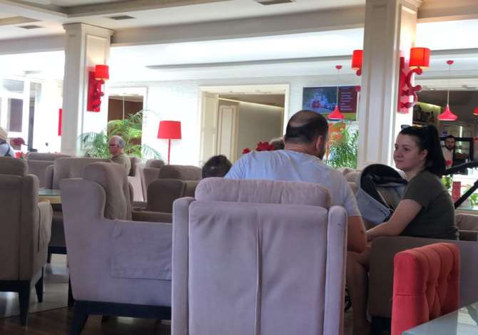 Offerte di lavoro a Durazzo, Profession  kamarier/e, banakier/e, ndihmes banakiere , Nessuna esperienza, Pagamento Trattabile.