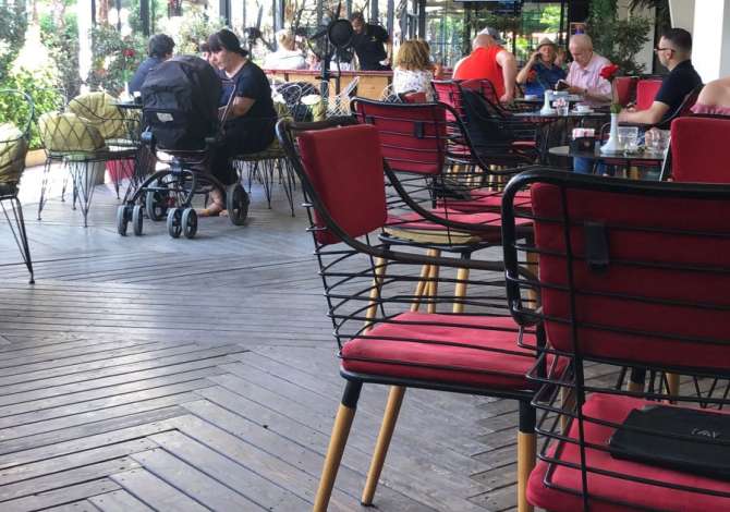 Offerte di lavoro a Durazzo, Profession  kamarier/e, banakier/e, ndihmes banakiere , Nessuna esperienza, Pagamento Trattabile.