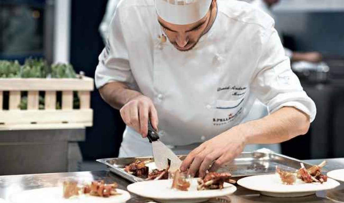 Offerte di lavoro a Tirana, Profession Kuzhuniere   -Kamariere  -Banakiere  -Kasiere  -Ndihmes kuzhuniere  -Punonjese Banjomarie  -Pjatalarese   -Pastruese  , Con esperienza, Pagamento Trattabile.