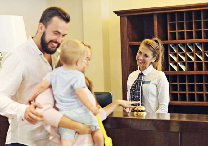 Njoftime Pune per Recepsioniste, Kamarier/Banakier ne Tirane