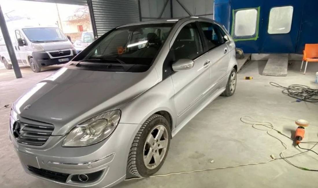 Auto servis  ofron sherbimet e lyerjes per markat me te njohura te makinave