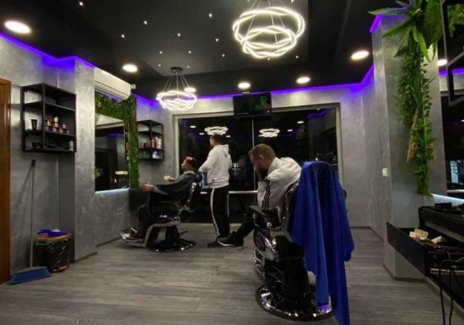 Shitet Biznesi te Rruga e Barrikadave 