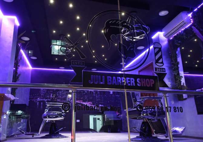 Shitet Biznesi te Rruga e Barrikadave 