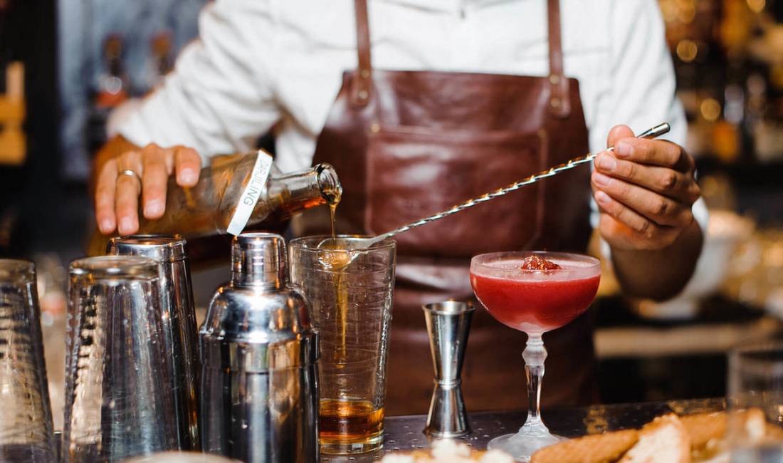 Offerte di lavoro a Tirana, Profession Banakier/e, Kamarier/e, Ndihmes banakier/e , Con esperienza, Pagamento 45,000  Leke.