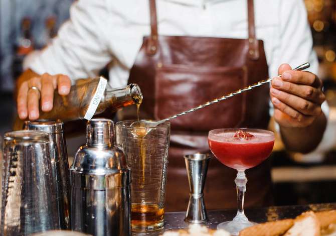 Njoftime Pune per Banakier/e, Kamarier/e, Ndihmes banakier/e ne Tirane