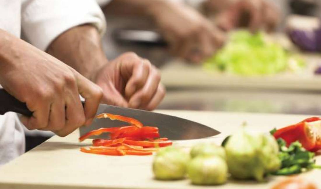 Offerte di lavoro a Tirana, Profession punetore kuzhine  , Nessuna esperienza, Pagamento 40,000  Leke.