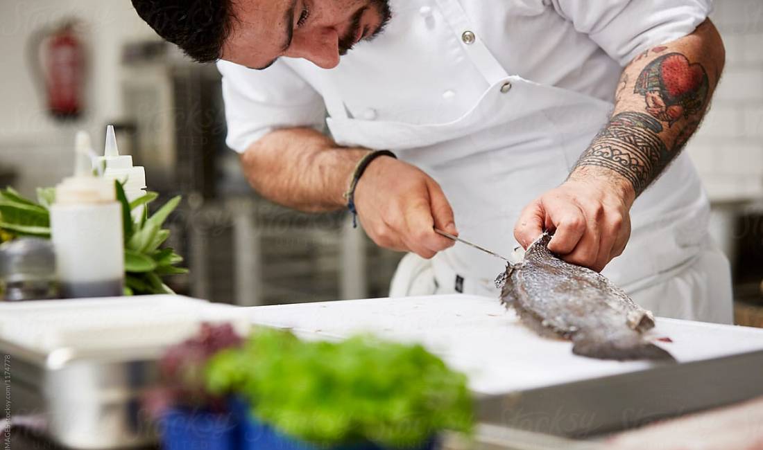 Offerte di lavoro a Tirana, Profession Ndihmes kuzhunier, Lavapjatese  , Con esperienza, Pagamento Trattabile.