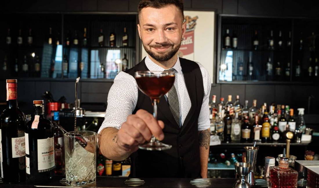 Offerte di lavoro a Himara, Profession Kamarier, Ndihmes kamarier, Banakier  , Nessuna esperienza, Pagamento Trattabile.