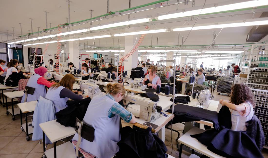 Offerte di lavoro a Durazzo, Profession  Financier/e, Punetore ne paketimin e veshjeve dhe ne prodhim  , Nessuna esperienza, Pagamento 40,000  Leke.