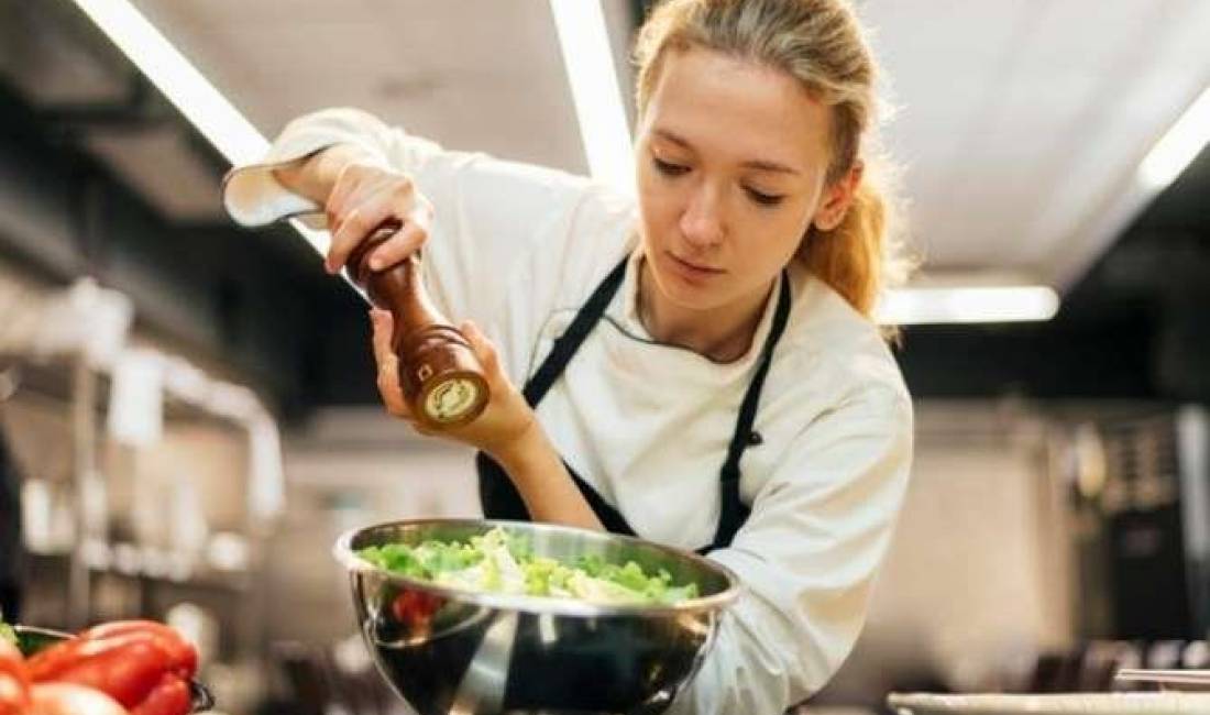 Offerte di lavoro a Tirana, Profession Ndihmes kuzhuniere  , Con esperienza, Pagamento 35,000  Leke.