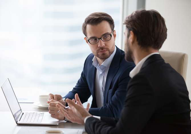 Offerte di lavoro per Asistent financier/e, Kasier/e, Agjent shitje, Sistemues rafti, Shofer a Tirana