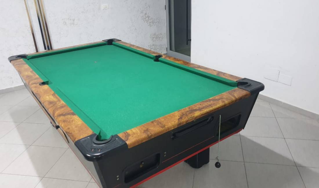 Shiten dy bilardo garilando ne gjendje shume te mire