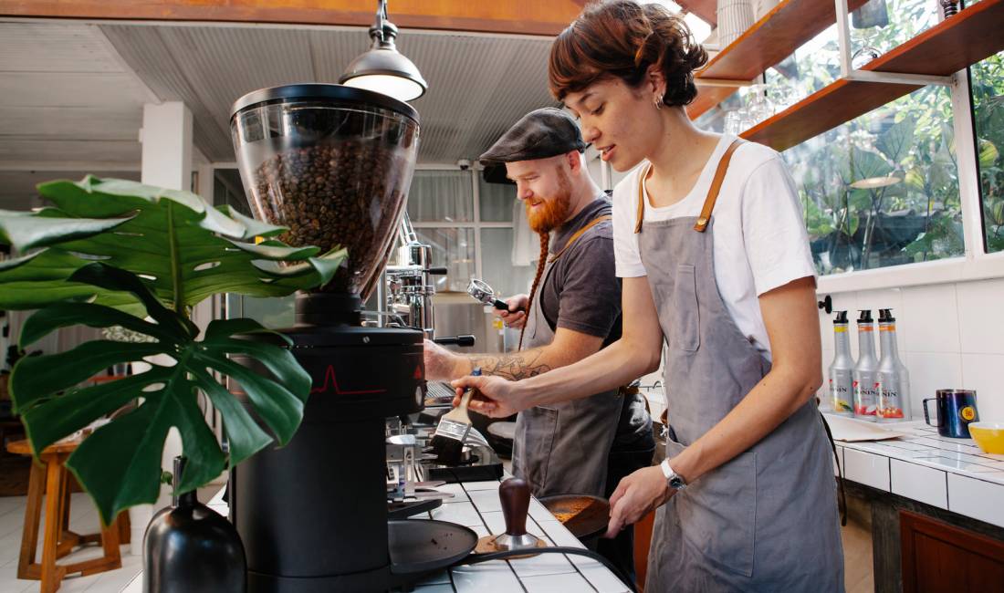 Offerte di lavoro a Tirana, Profession Kamarier/e, Banakier/e  , Con esperienza, Pagamento Trattabile.