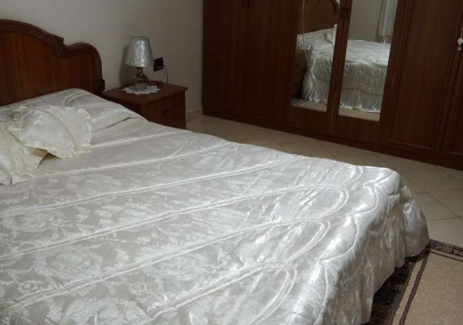 Shtepi ne shitje Apartament ne Tirane, 2+1, Mobilimi E mobiluar, Pagesa 71,280  Euro.