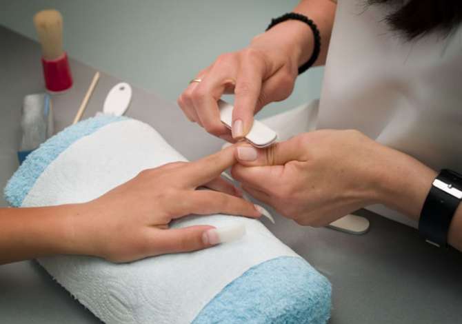 Offerte di lavoro per estetiste per thonjte a Tirana