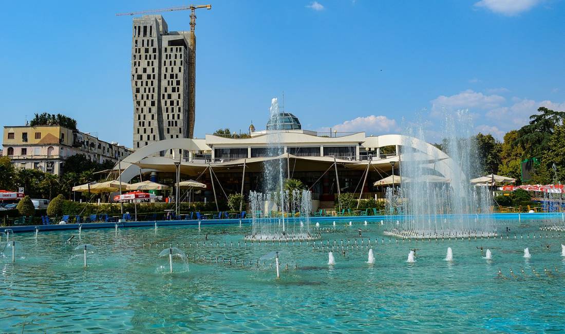 Offerte di lavoro a Tirana, Profession Kuzhinier/e, Picier, Banakier, Kamarier bari, Kamarier restoranti Kasiere, Sanitare , Con esperienza, Pagamento Trattabile.