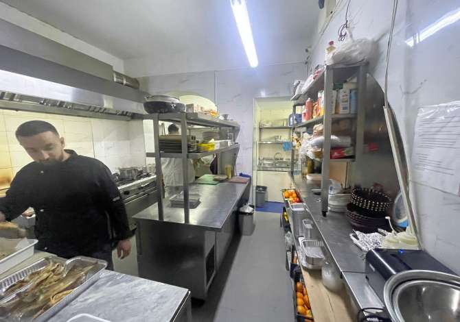 Offerte di lavoro a Tirana, Profession Kamarier, Ndihmes Kuzhuniere, Sanitare  , Nessuna esperienza, Pagamento 40,000  Leke.