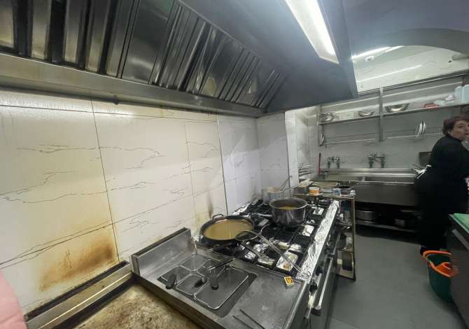 Offerte di lavoro a Tirana, Profession Kamarier, Ndihmes Kuzhuniere, Sanitare  , Nessuna esperienza, Pagamento 40,000  Leke.