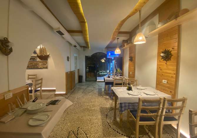 Offerte di lavoro a Tirana, Profession Kamarier, Ndihmes Kuzhuniere, Sanitare  , Nessuna esperienza, Pagamento 40,000  Leke.