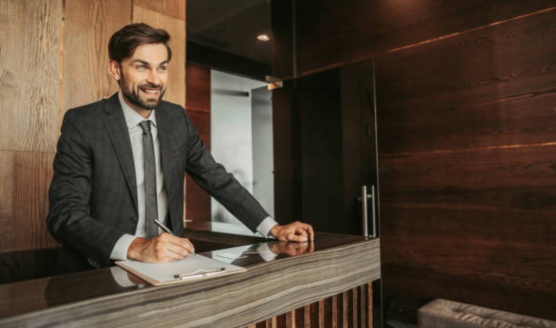 Offerte di lavoro a Tirana, Profession Recepsionist(M) , Con esperienza, Pagamento Trattabile.