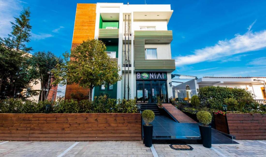 Job Offers in Tirana, Profession Kamarier   - Sanitare  , Beginner/Little experience, Payment By Agreement.