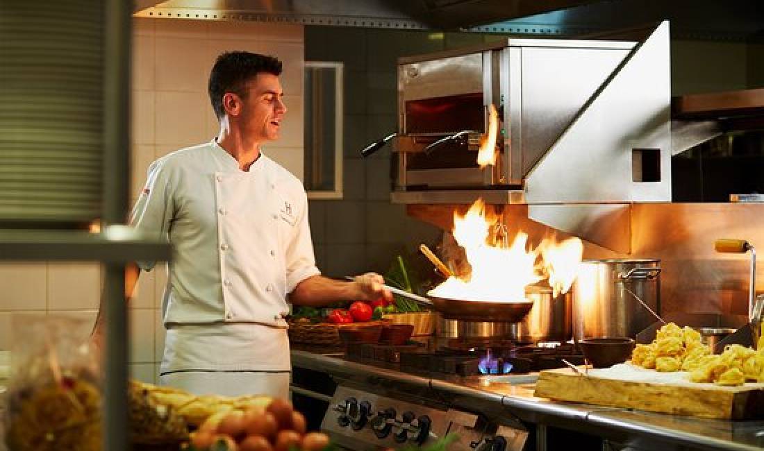 Job Offers in Tirana, Profession Ndihmes kuzhinier  -Kamarier/e  -Vajze ne sherbim ne banak  -Sanitare - Motorrist  , With experience, Payment 35,000  Leke.