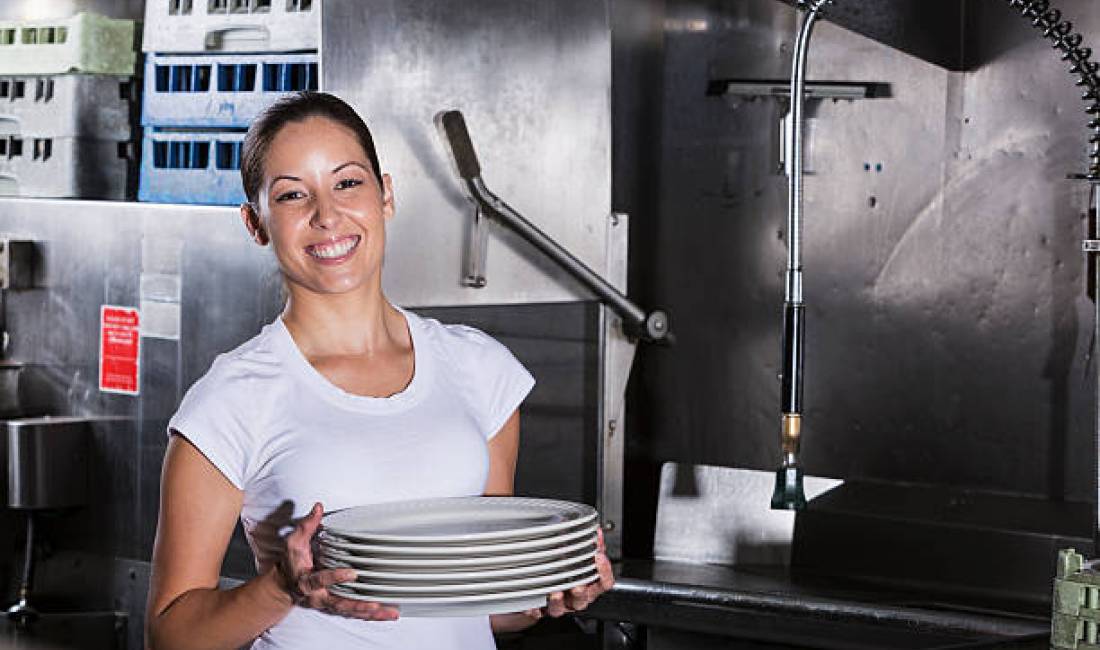 Job Offers in Tirana, Profession 2 Kuzhuniere, 2 Ndihmes kuzhuniere, 2 Lavapjatese ,2 Pastruse peshku , Kasiere , Beginner/Little experience, Payment By Agreement.