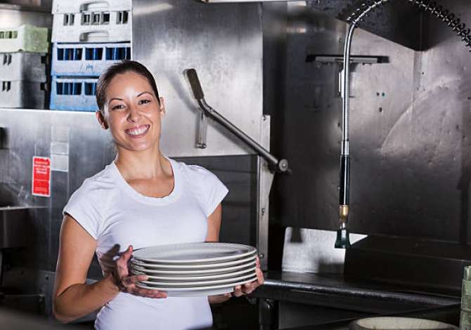 Job Offers for 2 Kuzhuniere, 2 Ndihmes kuzhuniere, 2 Lavapjatese ,2 Pastruse peshku , Kasiere in Tirana