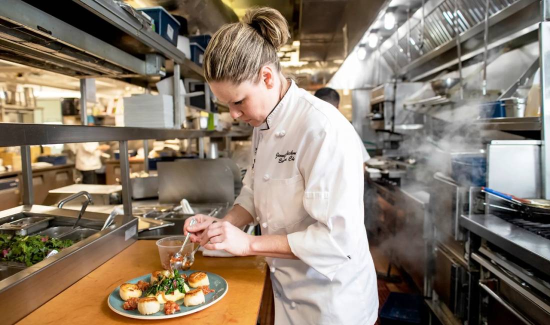 Job Offers in Tirana, Profession Kuzhuniere  -Ndihmes kuzhunier  -Kamarier  -Motorrist  -Pjatalarese , With experience, Payment By Agreement.