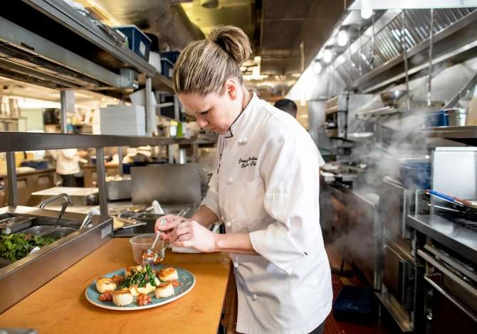 Job Offers for Kuzhuniere -Ndihmes kuzhunier -Kamarier -Motorrist -Pjatalarese in Tirana