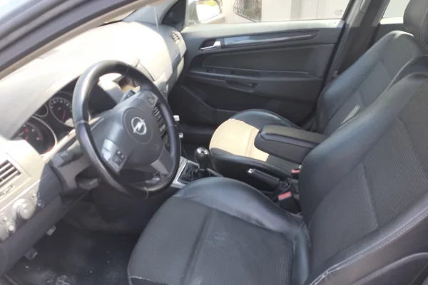 Auto in Vendita a Tirana - 1,800 Euro