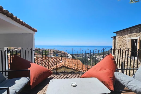 Shtepi ne shitje 2+1 ne Himare - 430,000 Euro
