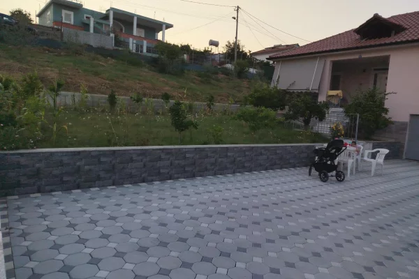 SHITET OSE NDËRROHET SHTËPIA NË KODER KAMEZ
