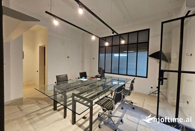 Ambiente Commerciale in Affitto 1+1 a Tirana - 550 Euro