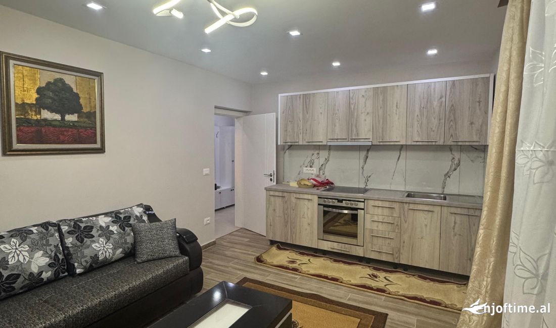 Appartamento in vendita a Tirana 2+1, Arredato