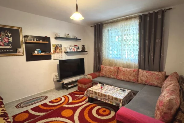 Shtepi ne shitje Shtepi Private ne Tirane, 5+1, Mobilimi Pjeserisht e mobiluar, Pagesa 170,000  Euro.