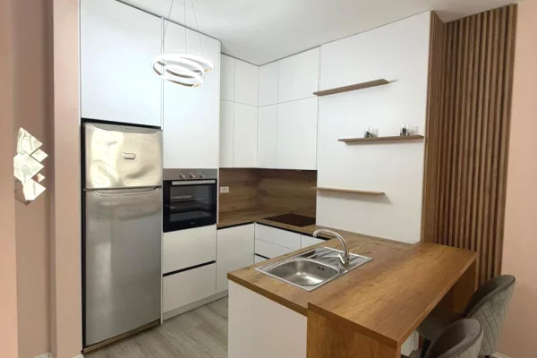 Shtepi ne shitje Apartament ne Tirane, 1+1, Mobilimi E mobiluar, Pagesa 135,000  Euro.