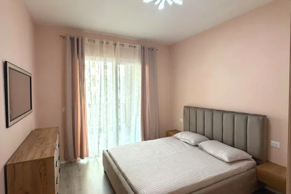 Shtepi ne shitje Apartament ne Tirane, 1+1, Mobilimi E mobiluar, Pagesa 135,000  Euro.