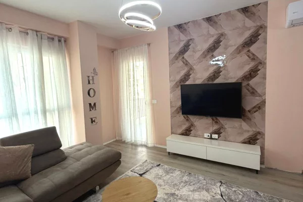 Shtepi ne shitje Apartament ne Tirane, 1+1, Mobilimi E mobiluar, Pagesa 135,000  Euro.