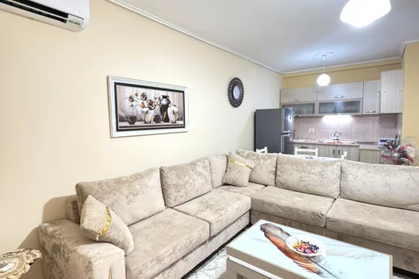 Shtepi me qera Apartament ne Tirane, 2+1, Mobilimi E mobiluar, Pagesa 600  Euro.