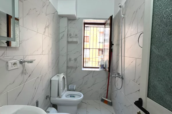 Shtepi me qera Apartament ne Tirane, 2+1, Mobilimi E mobiluar, Pagesa 600  Euro.