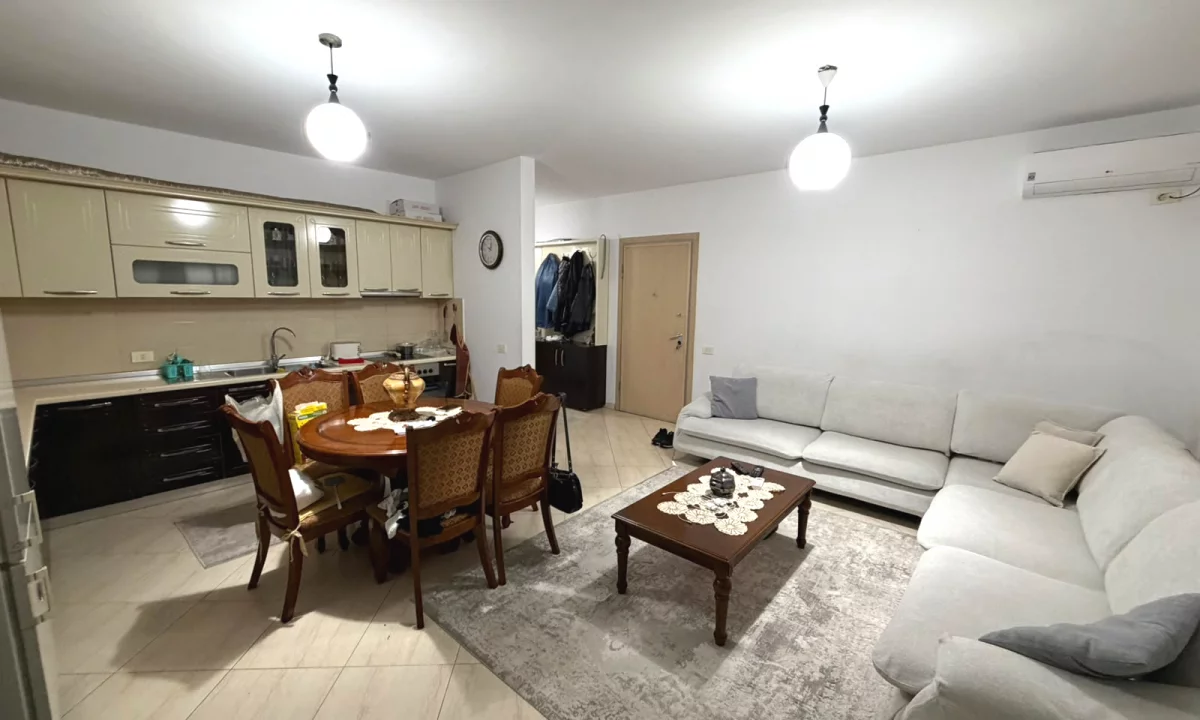 Shtepi ne shitje Apartament ne Tirane, 1+1, Mobilimi E mobiluar, Pagesa 18,000,000  Leke.