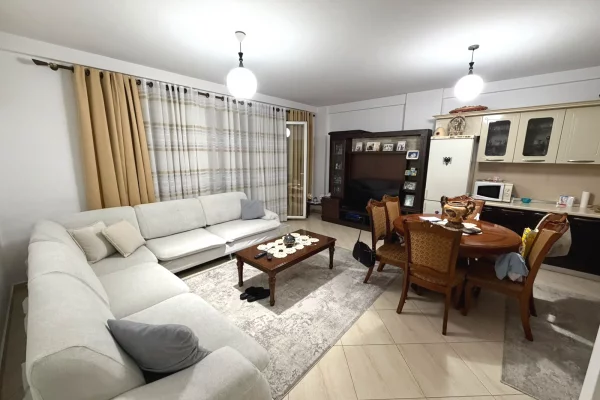 Shtepi ne shitje Apartament ne Tirane, 1+1, Mobilimi E mobiluar, Pagesa 18,000,000  Leke.